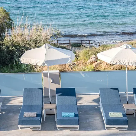 Elmar Bay Villa, Beachfront Luxury Escape With Private Pool *