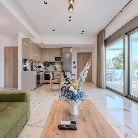 Willa Elmar Bay Villa, Beachfront Luxury Escape With Private Pool *