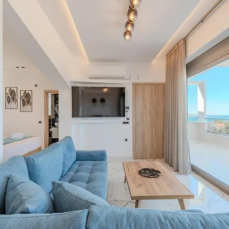Elmar Bay Villa, Beachfront Luxury Escape With Private Pool *