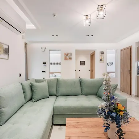 Elmar Bay Villa, Beachfront Luxury Escape With Private Pool Villa Hersonissos (Crete)