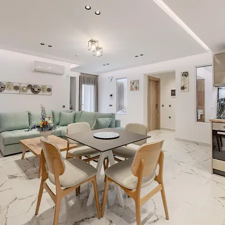 Elmar Bay Villa, Beachfront Luxury Escape With Private Pool Willa