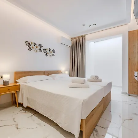 Elmar Bay Villa, Beachfront Luxury Escape With Private Pool *