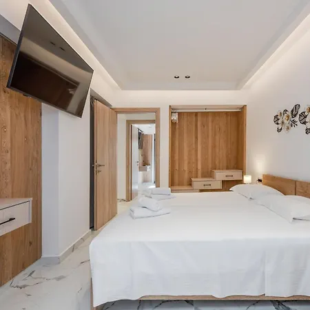 Elmar Bay Villa, Beachfront Luxury Escape With Private Pool