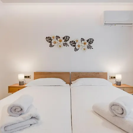 Elmar Bay Villa, Beachfront Luxury Escape With Private Pool Willa
