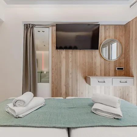 Elmar Bay Villa, Beachfront Luxury Escape With Private Pool Willa Hersonissos (Crete)