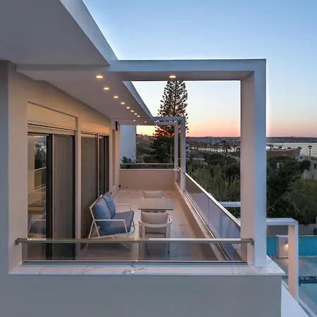 Willa Elmar Bay Villa, Beachfront Luxury Escape With Private Pool *